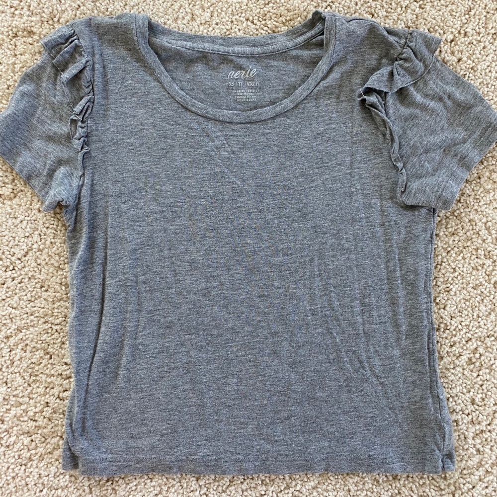 aerie cropped grey tee with ruffled sleeves